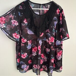 Torrid 1 Short Sleeve Sheer blouse top women’s 1x 1xl butterfly floral